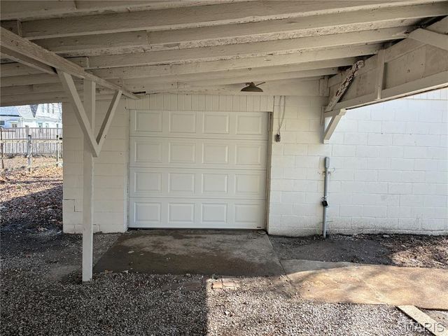 1208 N Madison Street, Litchfield, IL 62056