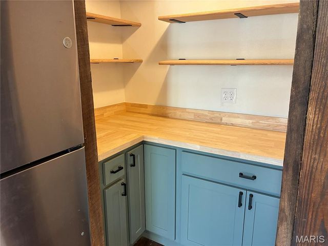 1208 N Madison Street, Litchfield, IL 62056