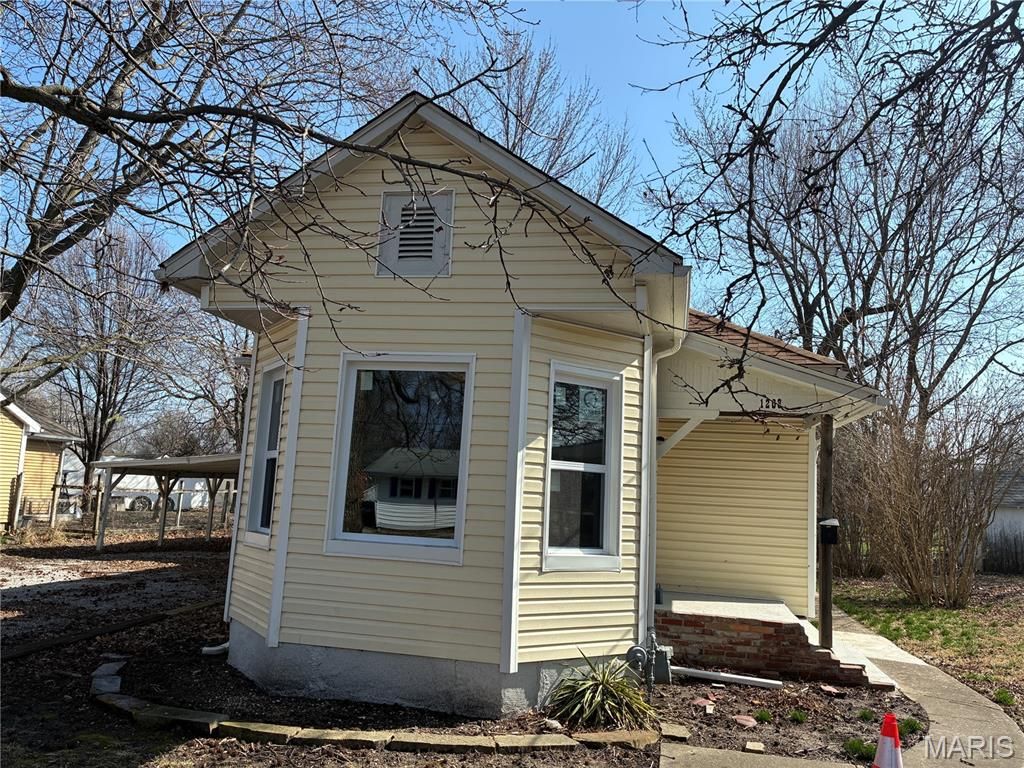 1208 N Madison Street, Litchfield, IL 62056