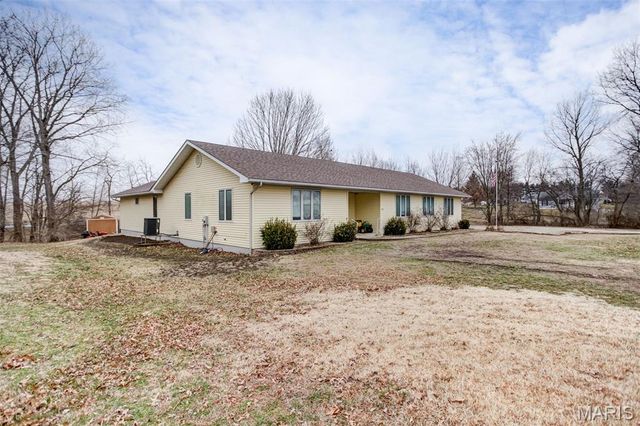 1140 Brooklane Drive, Carrollton, IL 62016