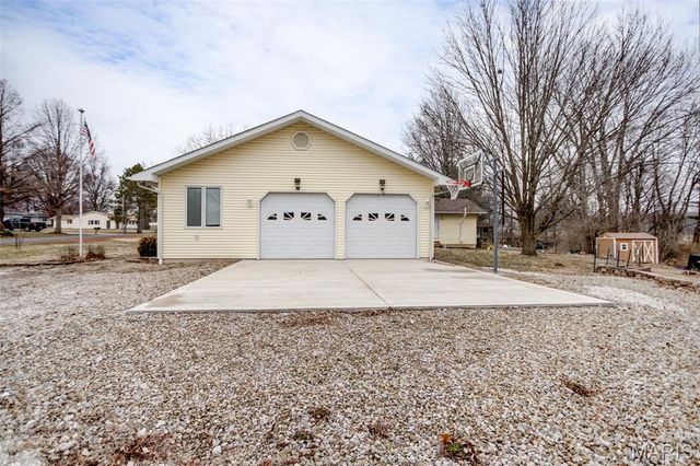 1140 Brooklane Drive, Carrollton, IL 62016