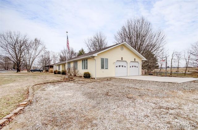 1140 Brooklane Drive, Carrollton, IL 62016