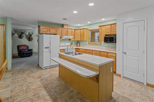 1140 Brooklane Drive, Carrollton, IL 62016