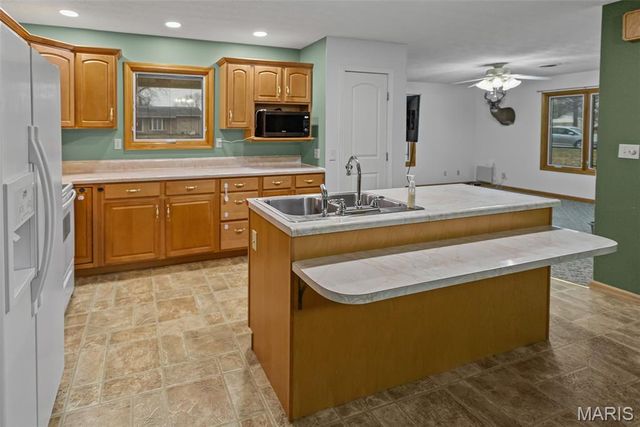 1140 Brooklane Drive, Carrollton, IL 62016