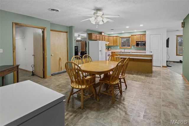 1140 Brooklane Drive, Carrollton, IL 62016