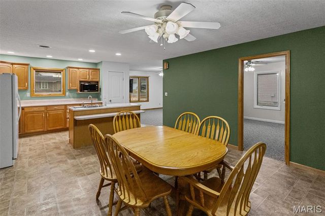 1140 Brooklane Drive, Carrollton, IL 62016