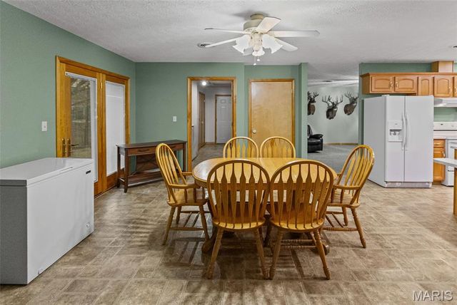 1140 Brooklane Drive, Carrollton, IL 62016