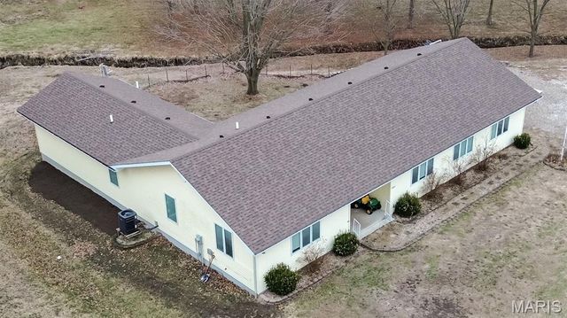 1140 Brooklane Drive, Carrollton, IL 62016