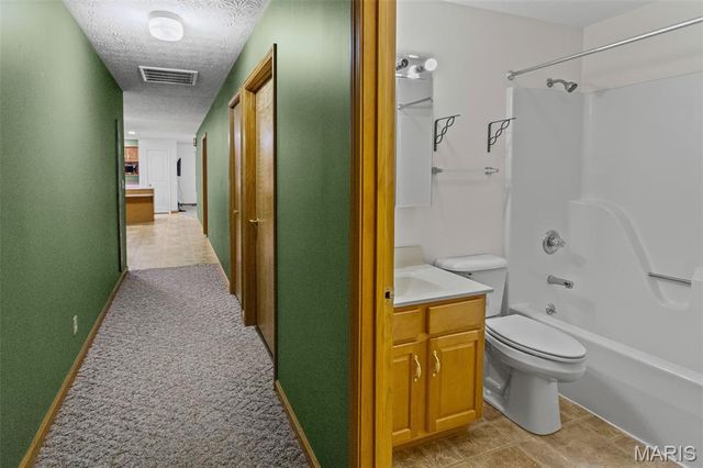 1140 Brooklane Drive, Carrollton, IL 62016