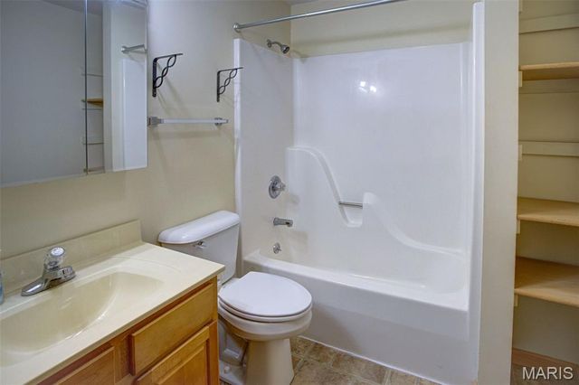 1140 Brooklane Drive, Carrollton, IL 62016