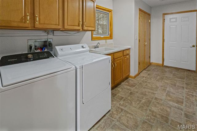 1140 Brooklane Drive, Carrollton, IL 62016