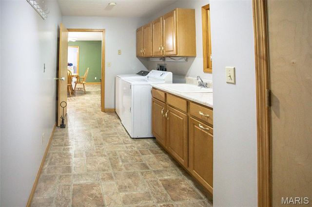 1140 Brooklane Drive, Carrollton, IL 62016