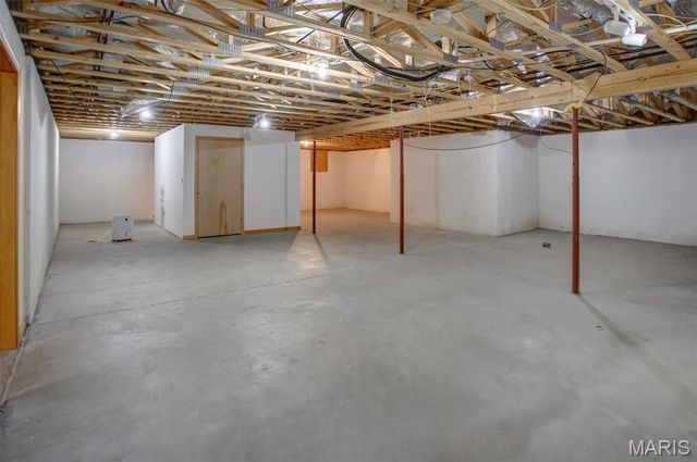 1140 Brooklane Drive, Carrollton, IL 62016