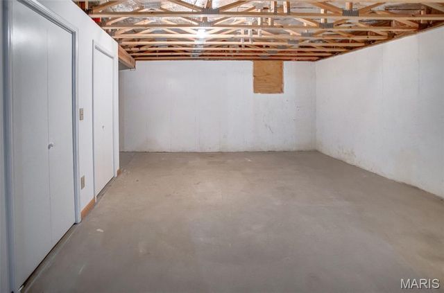 1140 Brooklane Drive, Carrollton, IL 62016