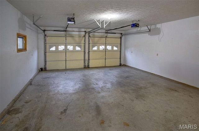 1140 Brooklane Drive, Carrollton, IL 62016