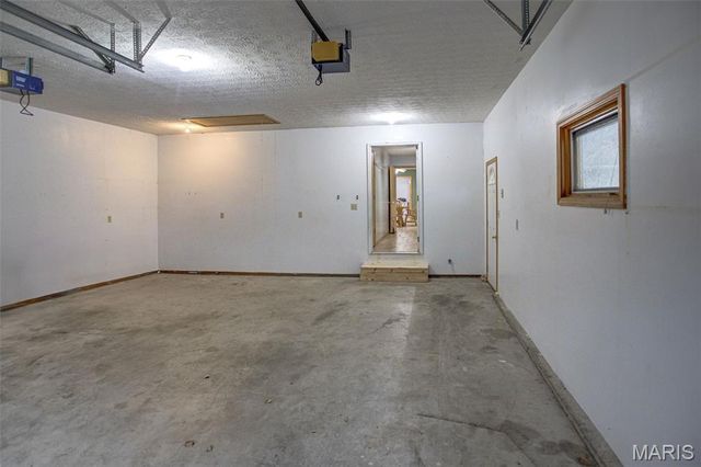 1140 Brooklane Drive, Carrollton, IL 62016