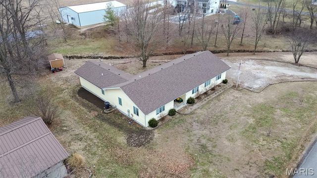 1140 Brooklane Drive, Carrollton, IL 62016