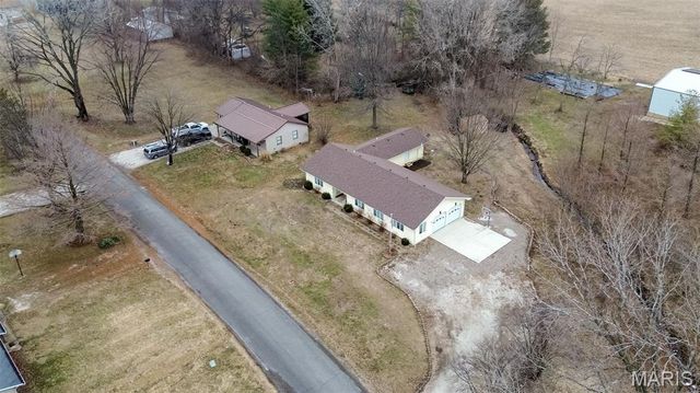 1140 Brooklane Drive, Carrollton, IL 62016