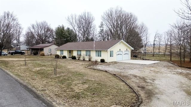 1140 Brooklane Drive, Carrollton, IL 62016