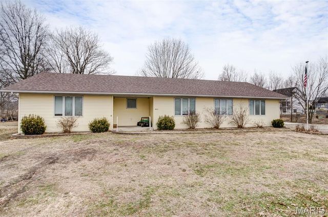 1140 Brooklane Drive, Carrollton, IL 62016