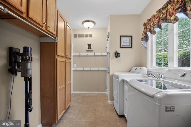 297 HAWKS FLIGHT CT, Ambler, PA 19002