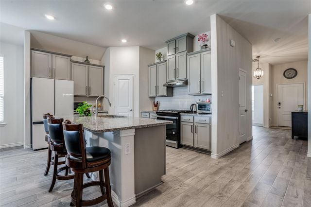 3208 Brady Starr Drive, Aubrey, TX 76227