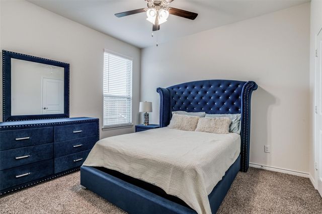 3208 Brady Starr Drive, Aubrey, TX 76227