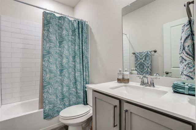 3208 Brady Starr Drive, Aubrey, TX 76227