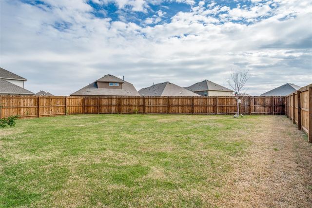 3208 Brady Starr Drive, Aubrey, TX 76227