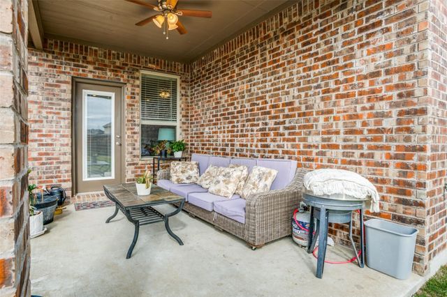 3208 Brady Starr Drive, Aubrey, TX 76227