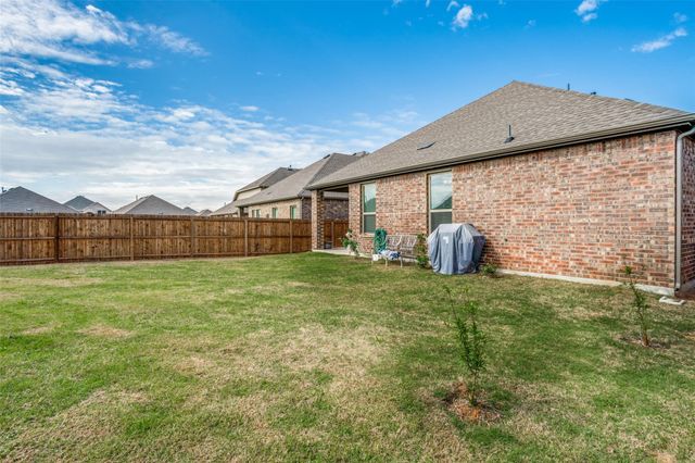 3208 Brady Starr Drive, Aubrey, TX 76227