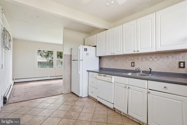 52 INLAND RD, Levittown, PA 19057