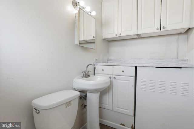 52 INLAND RD, Levittown, PA 19057