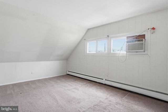 52 INLAND RD, Levittown, PA 19057