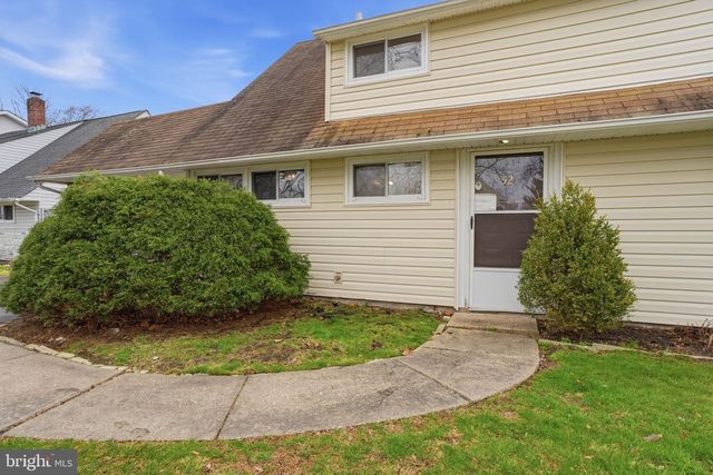 52 INLAND RD, Levittown, PA 19057