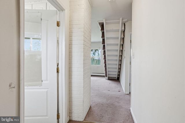 52 INLAND RD, Levittown, PA 19057