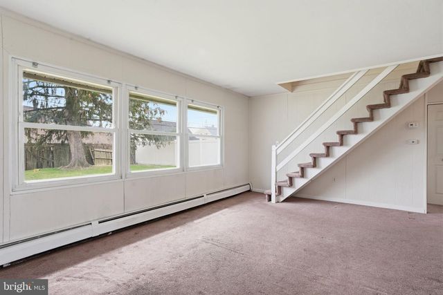 52 INLAND RD, Levittown, PA 19057