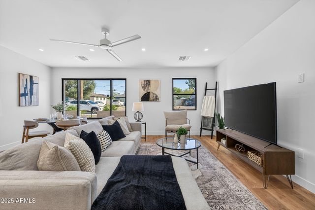 5712 N 11TH Place, Phoenix, AZ 85014