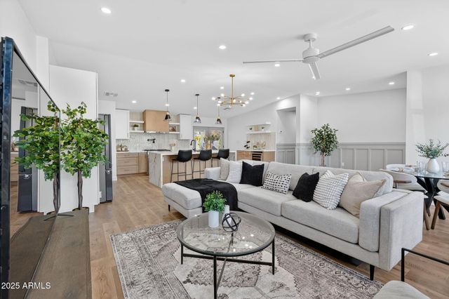 5712 N 11TH Place, Phoenix, AZ 85014