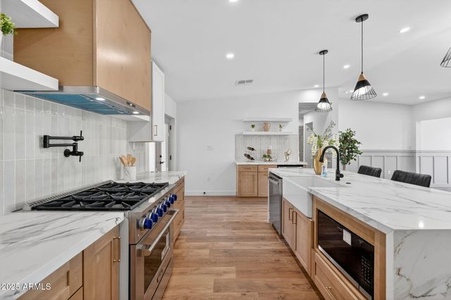 5712 N 11TH Place, Phoenix, AZ 85014