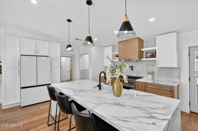 5712 N 11TH Place, Phoenix, AZ 85014