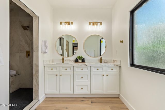 5712 N 11TH Place, Phoenix, AZ 85014