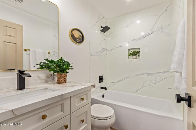 5712 N 11TH Place, Phoenix, AZ 85014