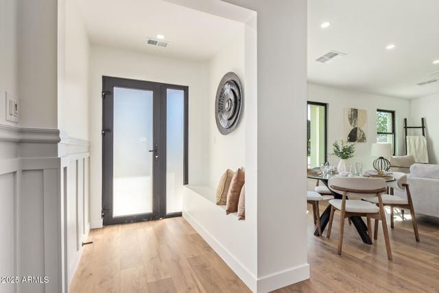 5712 N 11TH Place, Phoenix, AZ 85014