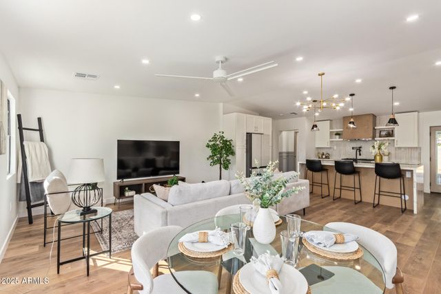 5712 N 11TH Place, Phoenix, AZ 85014