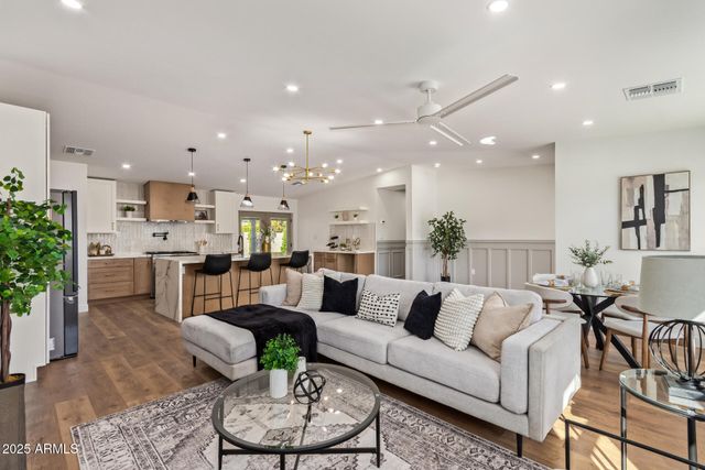 5712 N 11TH Place, Phoenix, AZ 85014