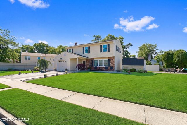 25 Orchard Court, Howell, NJ 07731