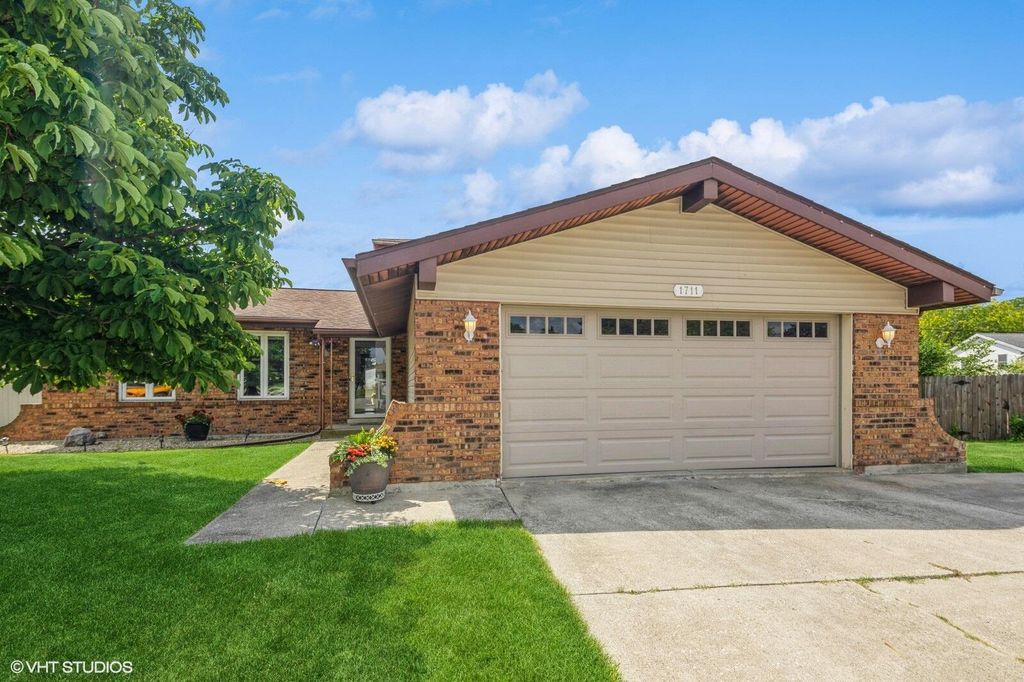 1711 W 95th Court, Crown Point, IN 46307