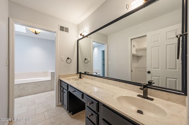 2513 Ballantrae Cir, Louisville, KY 40242