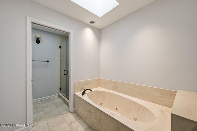 2513 Ballantrae Cir, Louisville, KY 40242